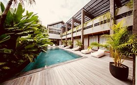 Thehub Pererenan Coworking, Pool And Rooftop